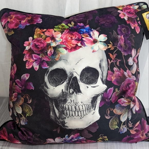 🆕 Floral Skull Pillow 💀 Cynthia Rowley - Picture 2 of 6